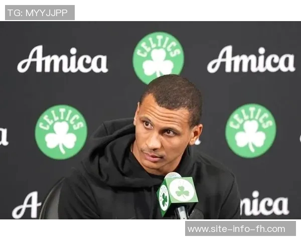 马祖拉称赞A西蒙斯展现对抗性和侵略性正是球队所需表现