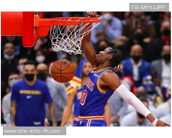 怪物级表现文班在空中接球扣篮展现惊人力量与技巧视觉冲击力十足