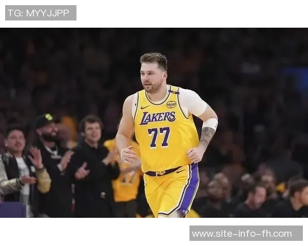 阿夫迪亚表现平平15投仅5中贡献16分7板6助攻防守端也有亮眼表现