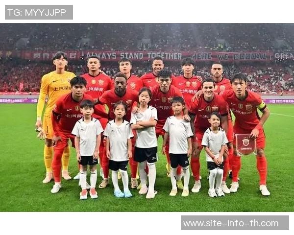 上海海港客场小胜大连英博成功夺得中超三连冠荣耀