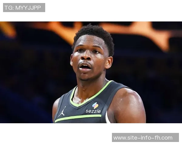 爱德华兹调侃加福德:本该暴扣你却选择了宽恕的瞬间 爱德华兹调侃加福德:本该暴扣你却选择了宽恕的瞬间